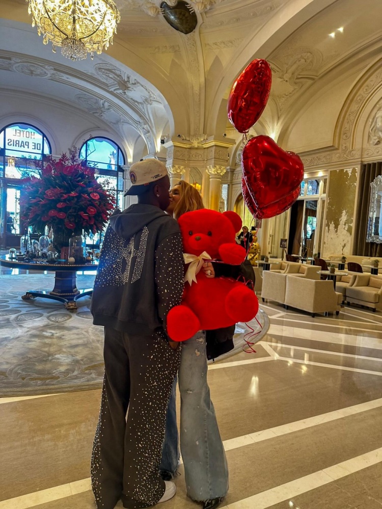 【推荐】秀恩爱!女友社媒晒与维尼修斯甜蜜合照(图5) undefined