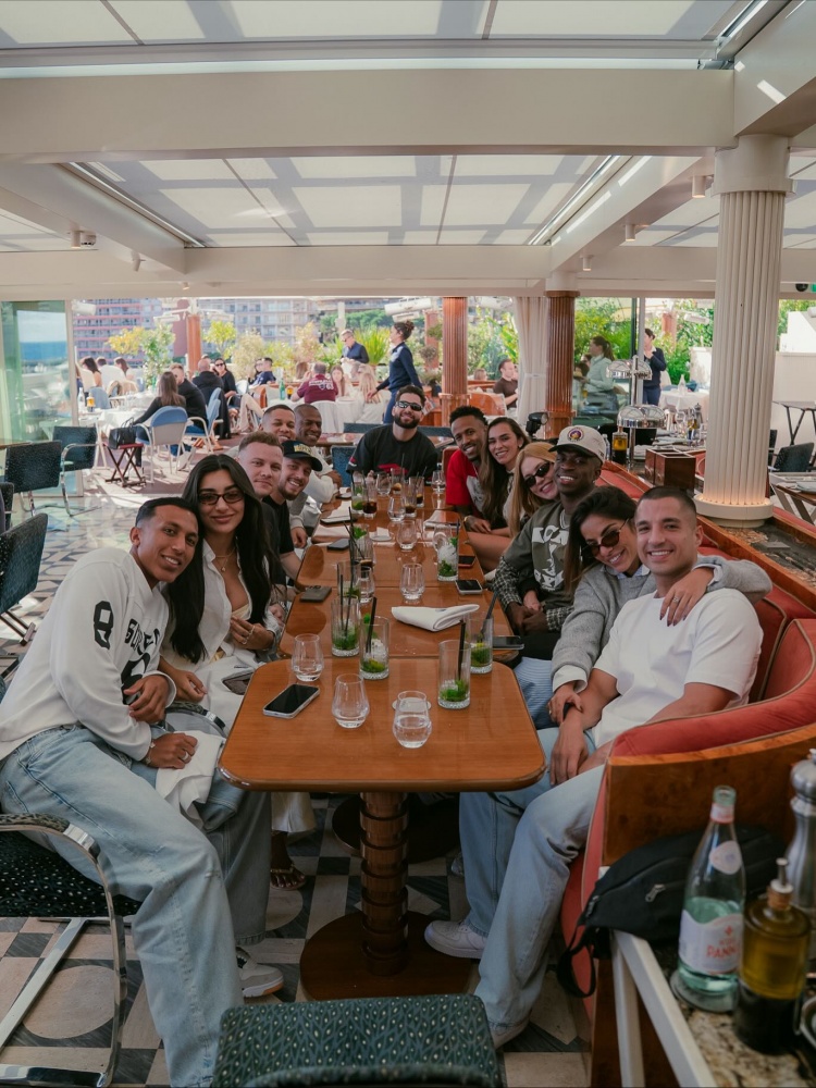 【推荐】秀恩爱!女友社媒晒与维尼修斯甜蜜合照(图12) undefined