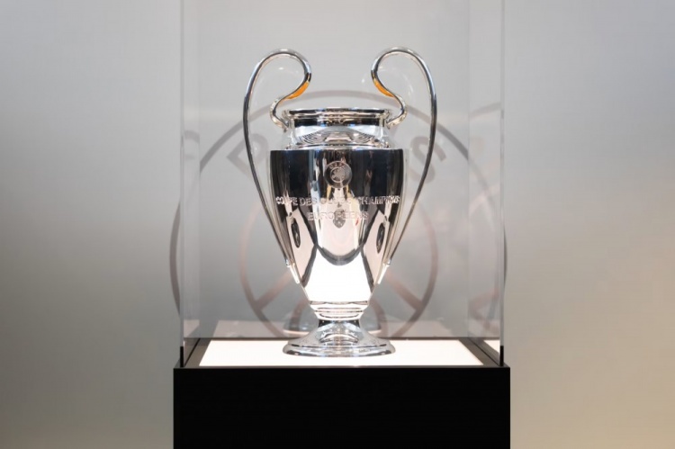 官方:巴黎本赛季将在王子公园球场巡回展出欧冠奖杯