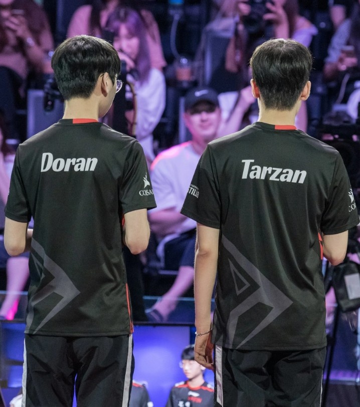 【万博电竞】LOL官方分享Doran与Tarzan合影并配文: 一年一度的GRF聚首