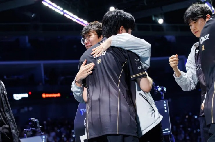 直到他们再次相遇，赛事官方分享Bdd与Ruler拥抱合照