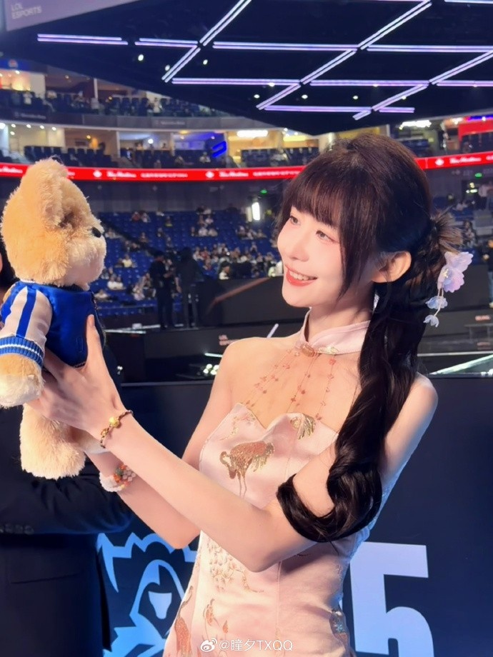 解说瞳夕晒照：时间过得好快 明天要加油٩(•̤̀ᵕ•̤́๑)