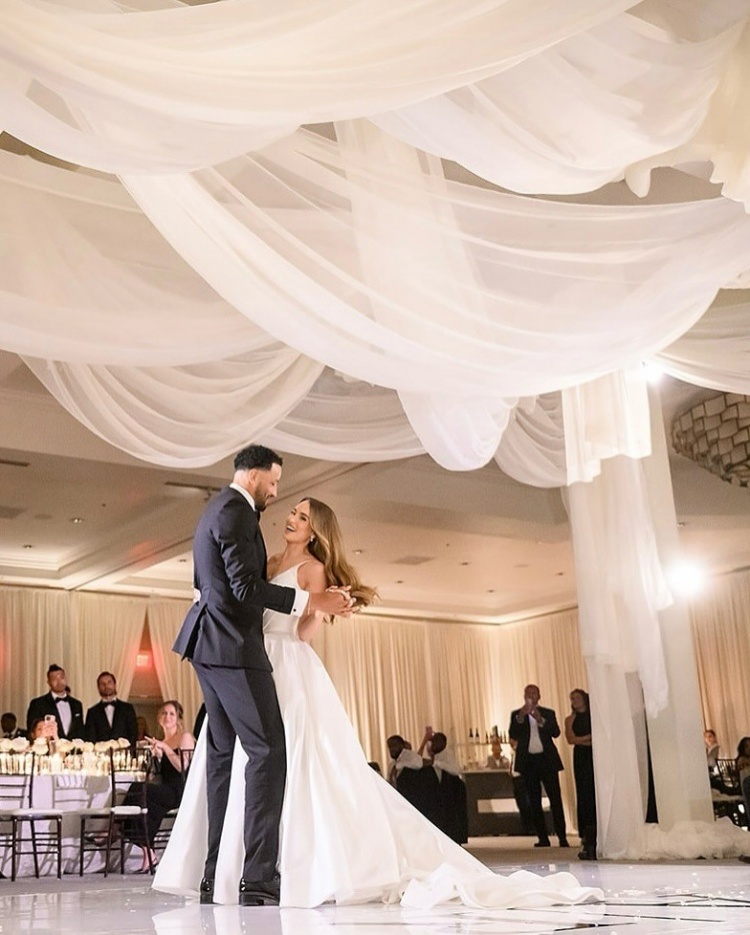 [你怎么看？]我呢？？瑞秋分享和罗伯森的结婚照：90天的小甜蜜(图1)