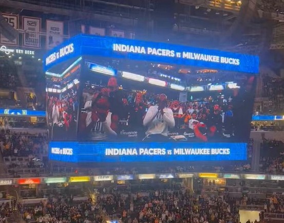 有些尷尬！邁爾斯-特納重回步行者被介紹 現(xiàn)場球迷報(bào)以噓聲