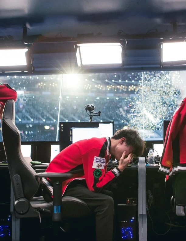 【QY球友会】赛事官方分享Faker历年S赛决赛阶段照片:GOAT🐐