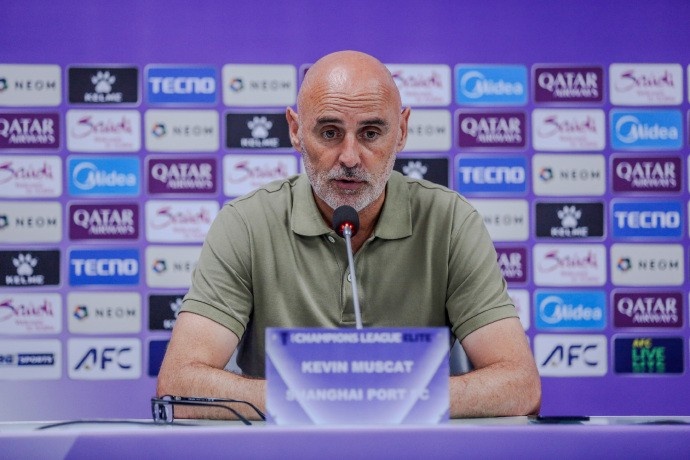 武里南联2比0上海海港的赛后新闻发布会，主教练穆斯卡特点评比赛