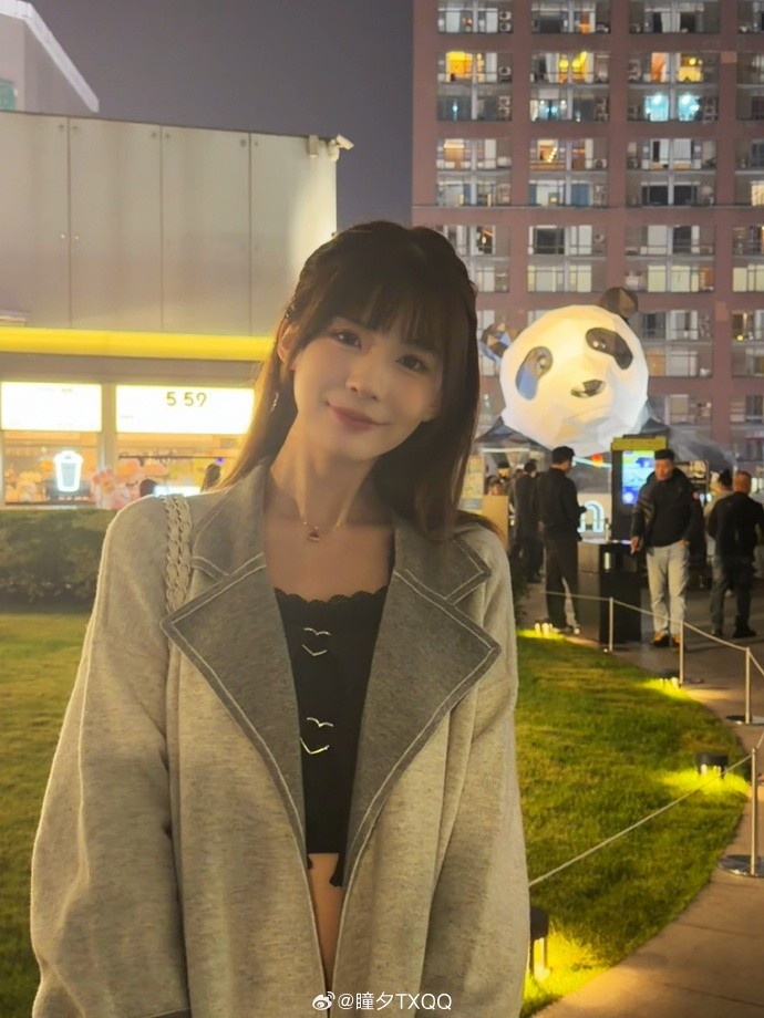 瞳夕分享日常照片：看到🐼熊猫辣