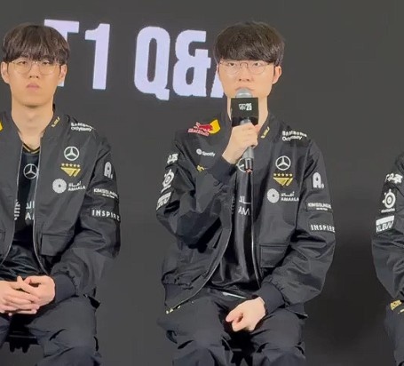 Faker：我们不在意评价和预测 目标一直都是夺冠拿下这座冠军奖杯
