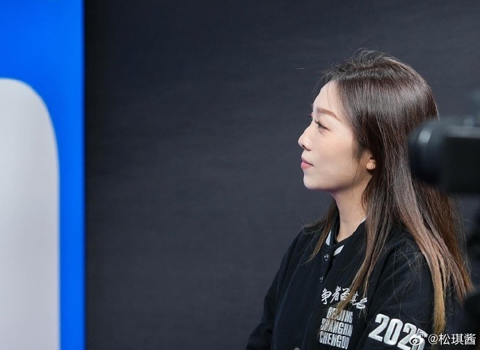 松琪晒照：今年有幸参与了翻译工作 从北京上海到成都 收获颇丰！