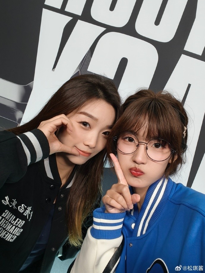 松琪晒照：今年有幸参与了翻译工作 从北京上海到成都 收获颇丰！