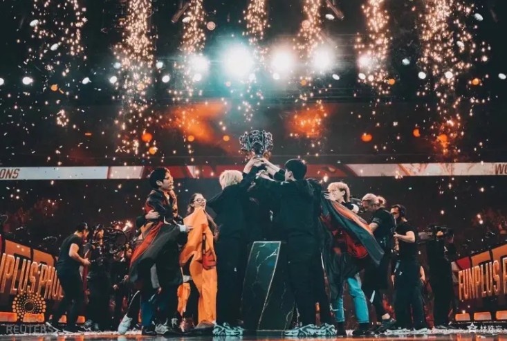 明年就退了😭凤出东方,凰鸣四海!六年前的今天FPX夺得S9冠军