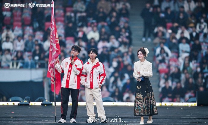 KPL主持灵儿晒赛场返图：好感动🥹我也是在鸟巢当过主持人啦！