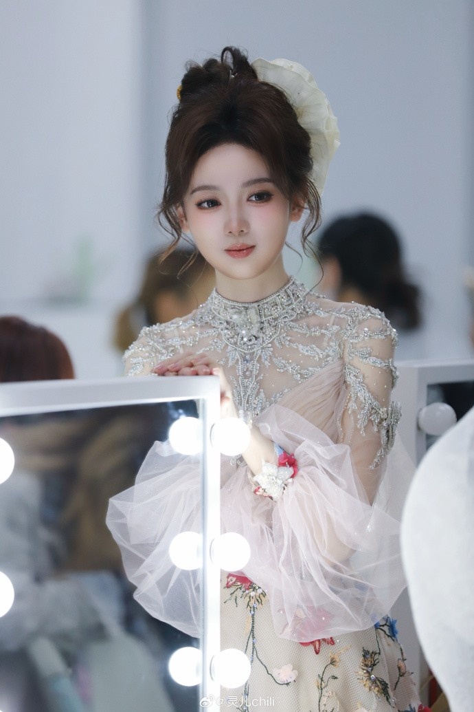 KPL主持灵儿晒赛场返图：好感动🥹我也是在鸟巢当过主持人啦！