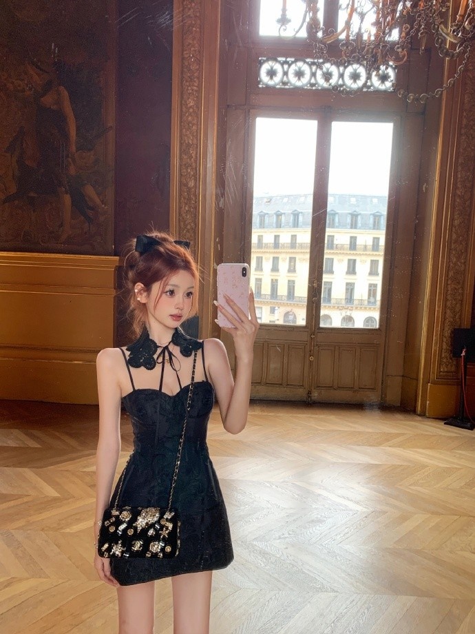 王思聪前女友懒懒晒照:✨-巴黎是一场流动的盛宴🩰