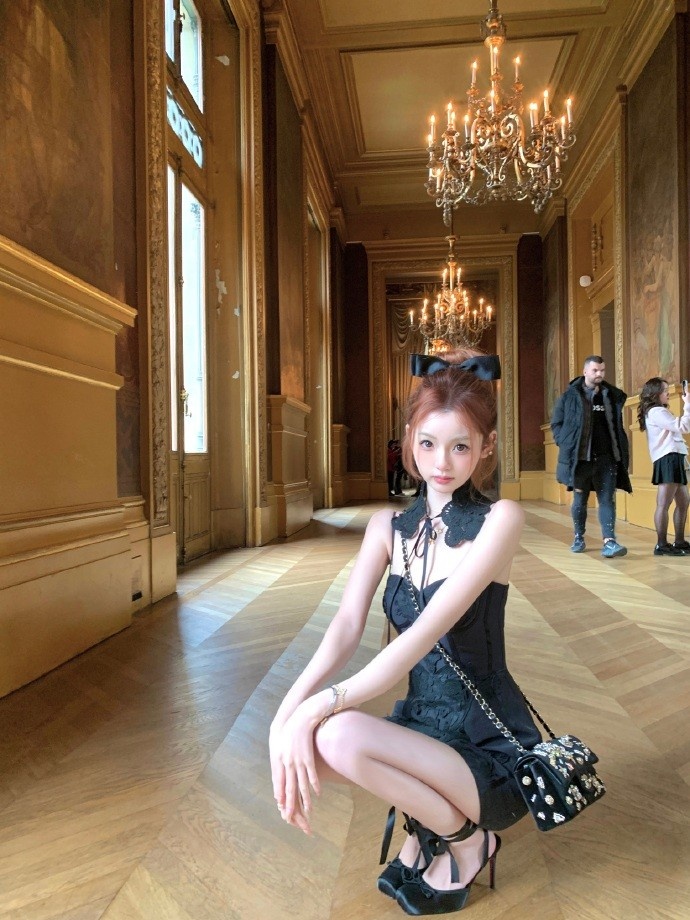 王思聪前女友懒懒晒照:✨-巴黎是一场流动的盛宴🩰