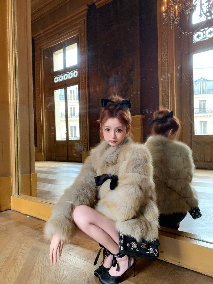 王思聪前女友懒懒晒照:✨-巴黎是一场流动的盛宴🩰