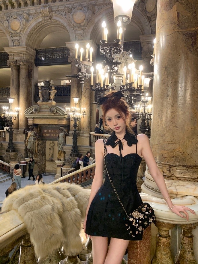 王思聪前女友懒懒晒照:✨-巴黎是一场流动的盛宴🩰