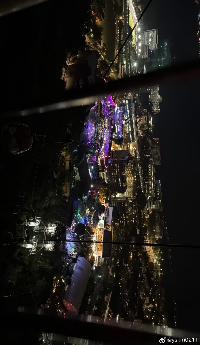 YSKM晒照:感谢官方邀请去tvb解说 辛苦各位工作人员了