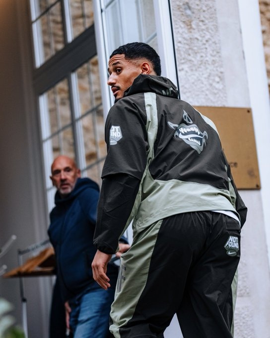 潮男聚会！法国队社媒晒球员报到视频+照片