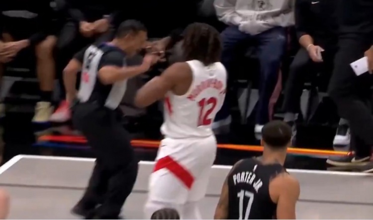 小迈克尔·波特上篮走步 裁判比尔·肯尼迪蹦蹦跳跳跑来模仿🤣