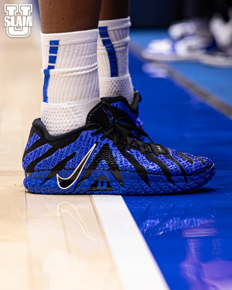 【NCAA】这配色相当吸睛!杜克大学球员上脚球队专属莫兰特Ja 3 PE!(图2) 【NCAA】这配色相当吸睛!杜克大学球员上脚球队专属莫兰特Ja 3 PE!(图2)