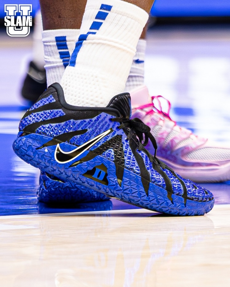 【NCAA】这配色相当吸睛!杜克大学球员上脚球队专属莫兰特Ja 3 PE!(图3) undefined