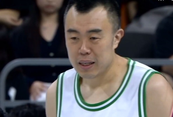 站好最后一班岗！韩德君狂揽16个篮板兢兢业业 另5中2得5分1助1帽