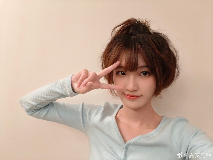 夏安分享自拍:准备出发去越南出差手游咯 河粉爱好者做好准备了