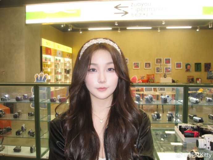 英文流解说Kitty晒照:迷路小猫 /ᐠ ˵> ⩊