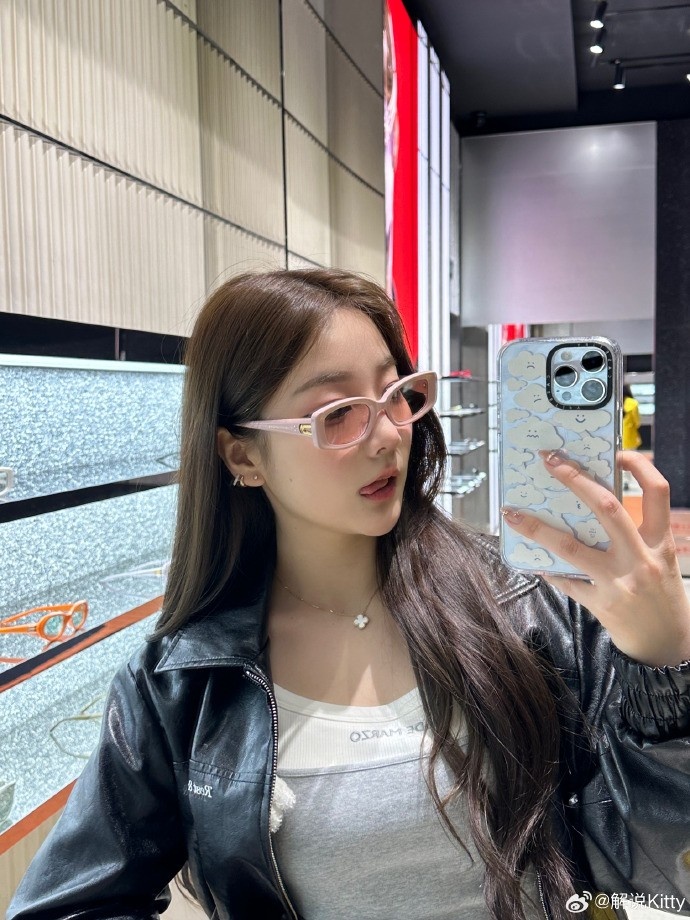 英文流解说Kitty晒照:迷路小猫 /ᐠ ˵> ⩊