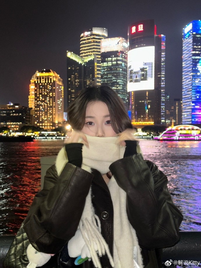 英文流解说Kitty晒照:迷路小猫 /ᐠ ˵> ⩊