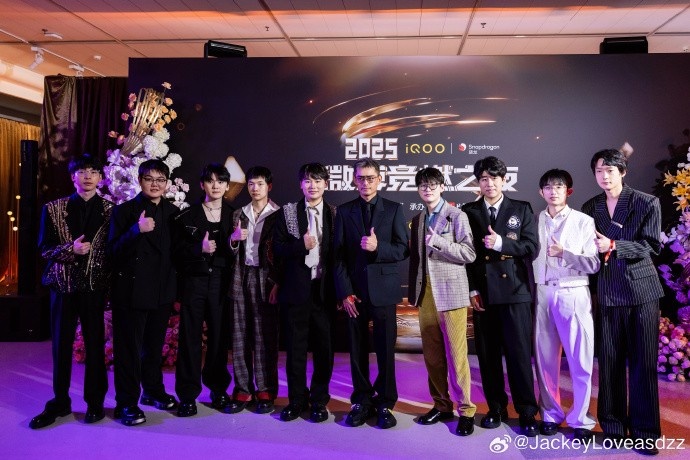 JackeyLove竞燃之夜返图：收获满满的一天 见到很多前辈和好朋友