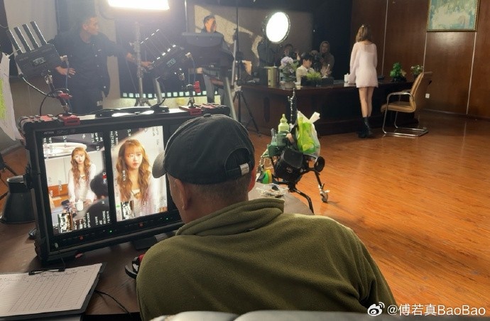 BaoBao晒照:好多年没进组 都快忘了自己也是个表演科班生了嘻嘻