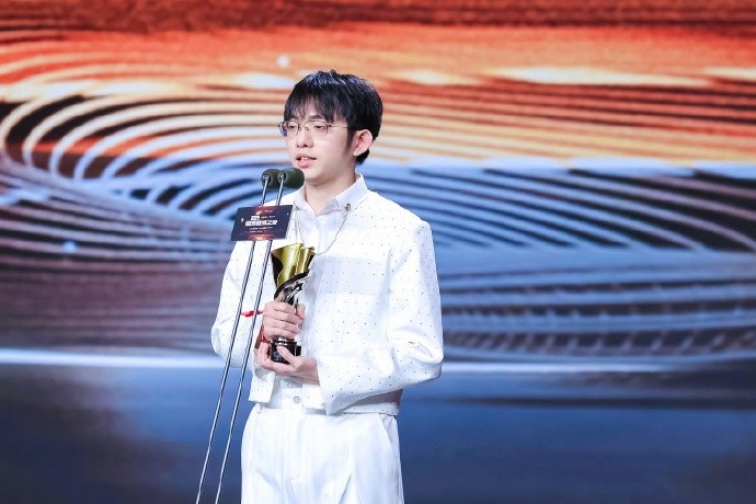 AL分享微博之夜返图:领奖时刻📸感谢大家一年以来的支持