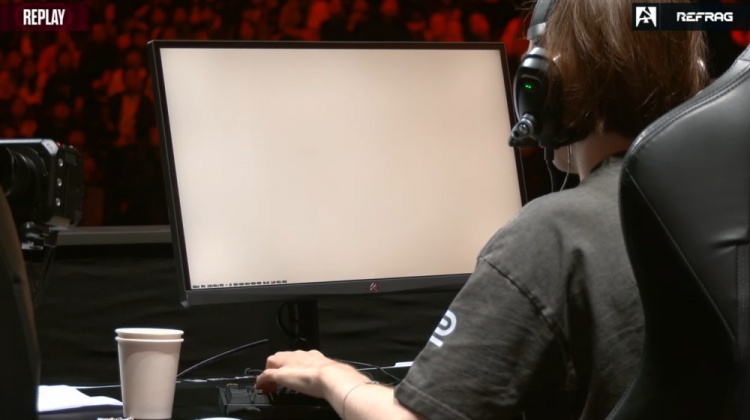 🎮预定top1？绝境Zywoo关键3杀带队制胜 小蜜蜂加时2-1淘汰绿龙