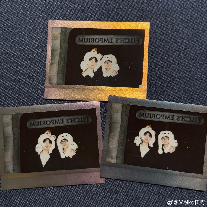 【蜗牛电竞】Meiko晒照:北京霍格沃茨的夜晚真冷 跟老猪合影的猫头鹰就是我