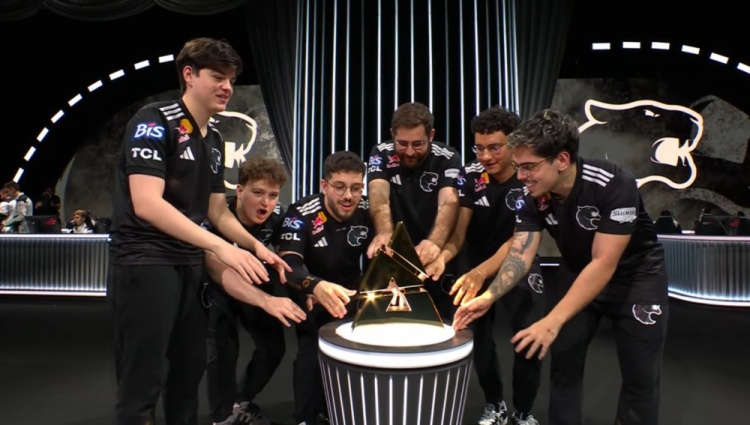 🎮三连冠！NiKo状态全无完全同意 Furia四杀Falcons再夺一冠