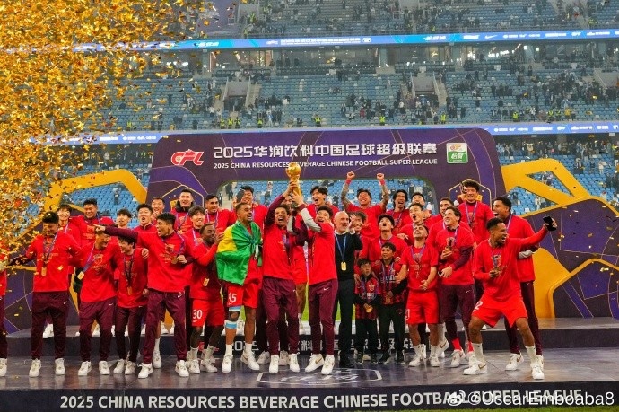 奥斯卡祝贺海港夺冠：祝贺所有我的队友、朋友和球迷们🏆