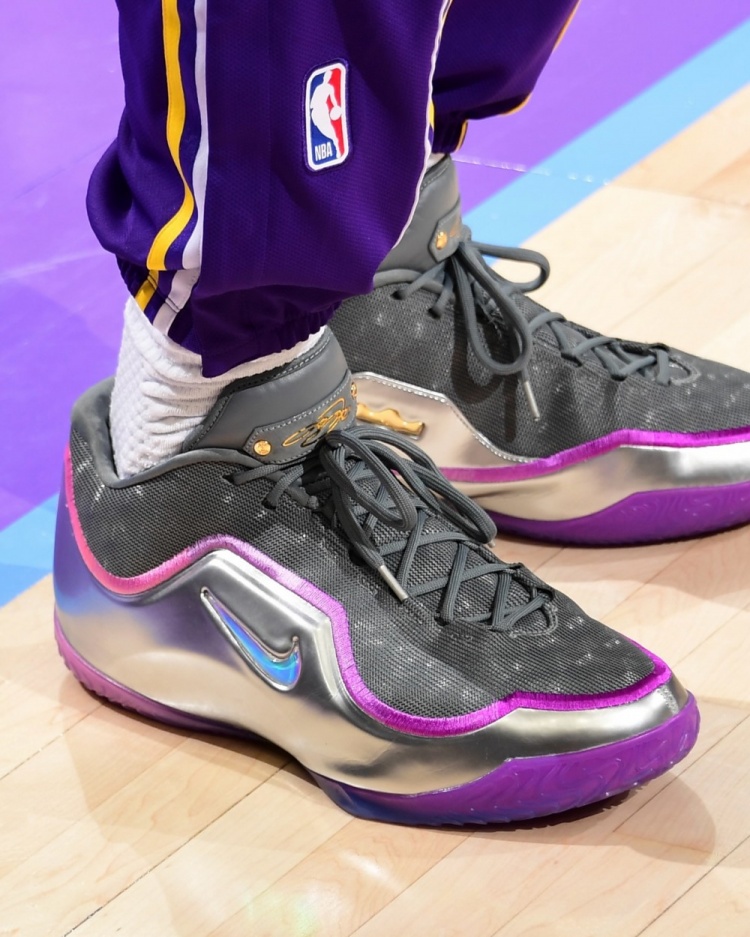 【篮球】詹姆斯上脚23代“Bubble Boy”配色球鞋 灵感源于湖人20年总冠军(图3) undefined