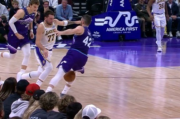 键盘侠|东契奇虐待老人！LBJ诈伤骗暴扣！湖人是险被翻盘界的GOAT