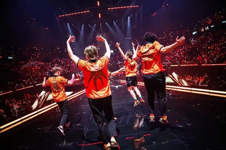 【万博电竞】FNC CEO:LOL西方赛区应引进部分东方顶尖人才