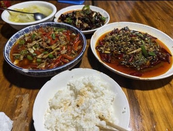 【万博电竞】Xun分享晚餐照片:就得大碗干饭