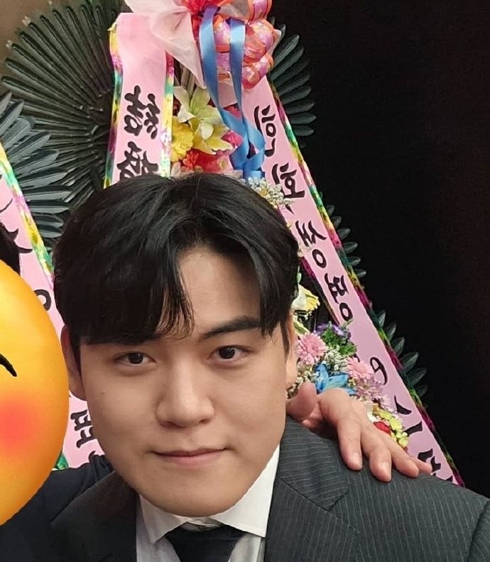 Gumayusi姐姐结婚 Faker、经纪公司、HLE送上了祝福花圈