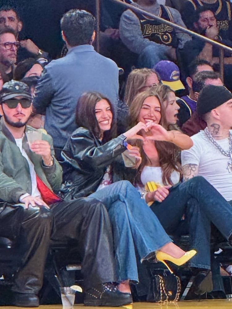 【雄鹿】魅力四射!性感名媛Anastasia观战湖人 布朗尼&格里芬是其粉丝(图1) 【雄鹿】魅力四射!性感名媛Anastasia观战湖人 布朗尼&格里芬是其粉丝(图1)