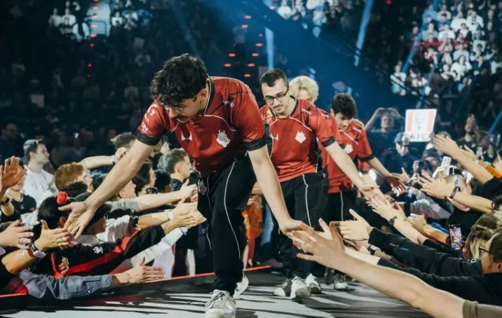 G2晒新赛季队服:我们穿上很有型 你穿上那不得帅气指数倍增长