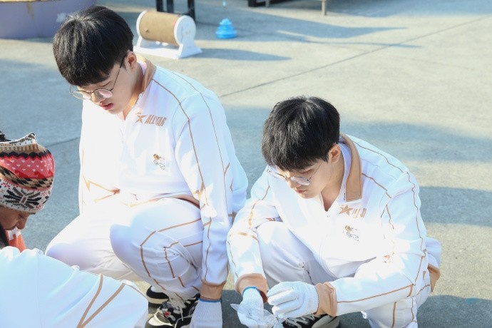 AL分享队员公益活动返图：上野辅三兄弟铲屎记！