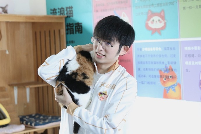 AL分享队员公益活动返图：上野辅三兄弟铲屎记！