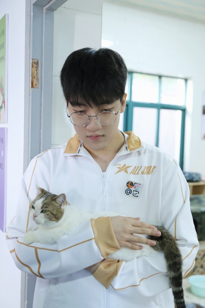 AL分享队员公益活动返图：上野辅三兄弟铲屎记！