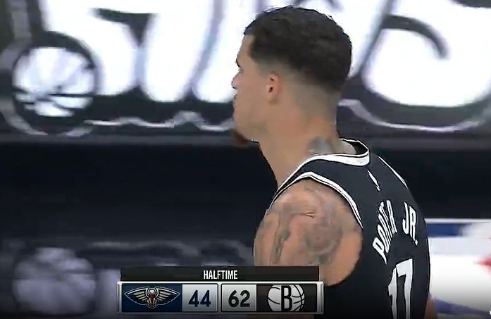 刷屏了!小迈克尔·波特强势单打 突破篮下转身高弧度中投压哨!