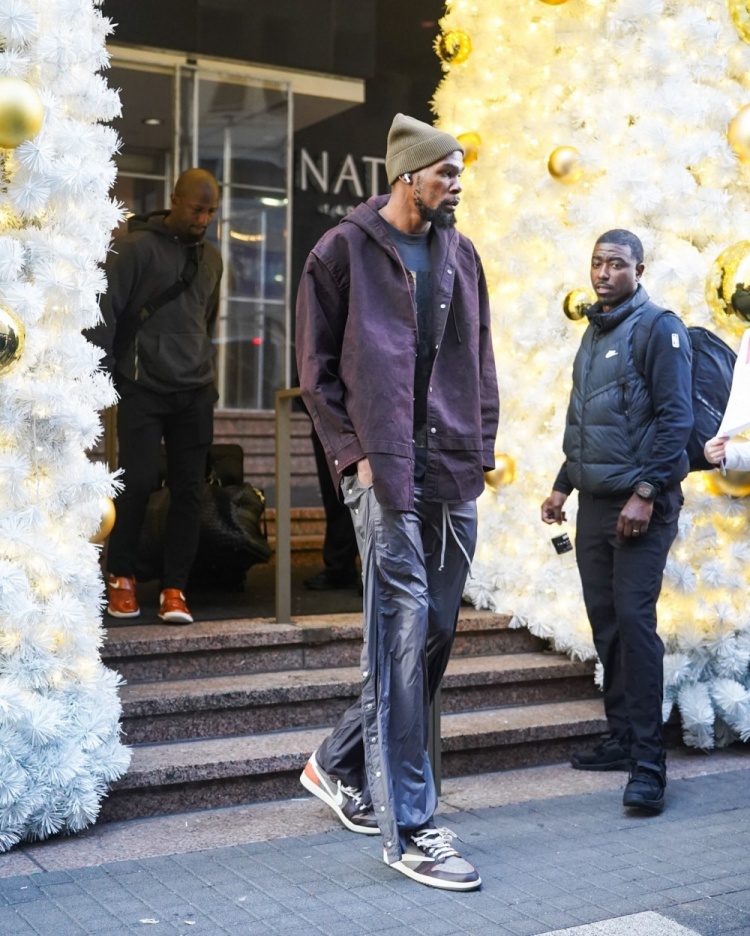 做客达拉斯！火箭众将上街LOOK 杜兰特休闲风气质真的独一档